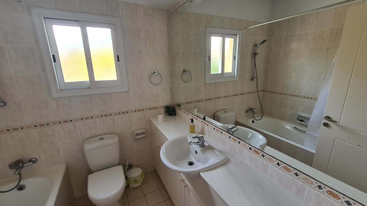 Sunny Limnaria Gardens 2 Bedroom Apartment Paphos Buitenkant foto