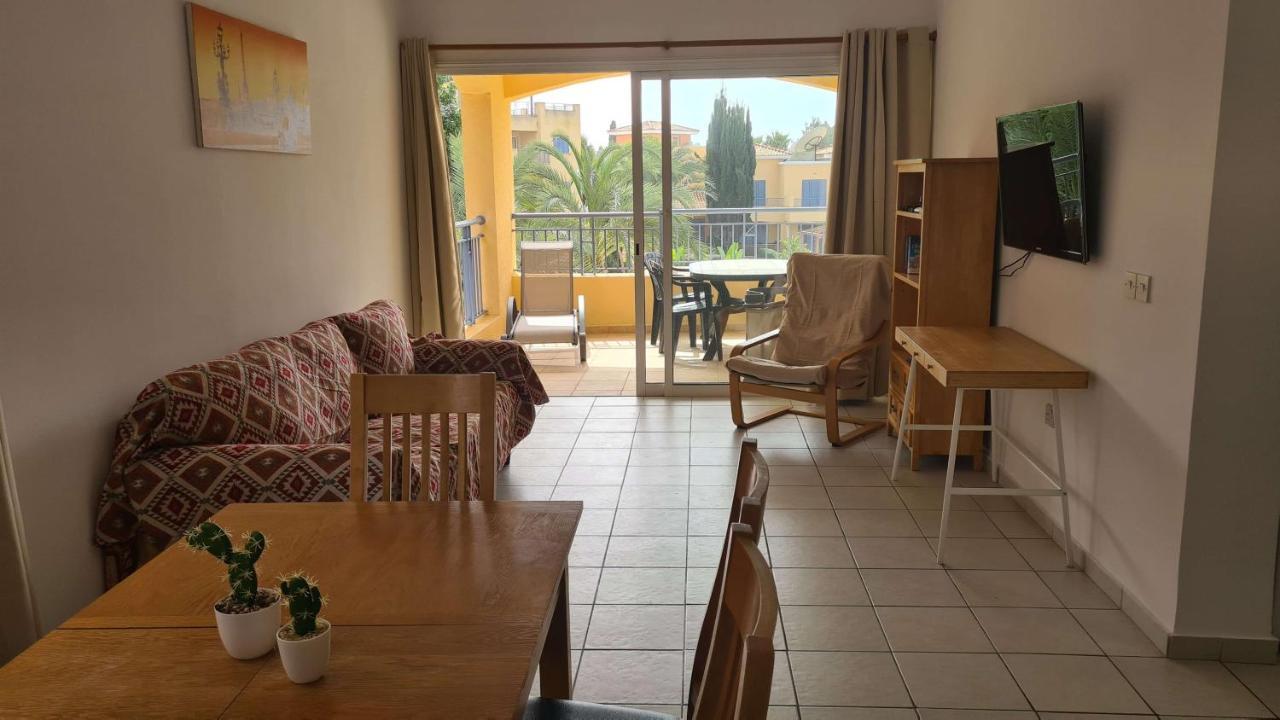 Sunny Limnaria Gardens 2 Bedroom Apartment Paphos Buitenkant foto