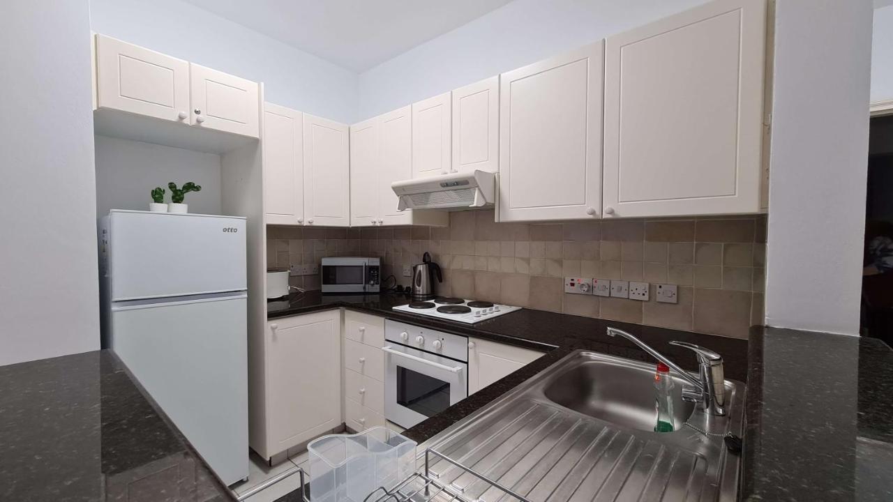Sunny Limnaria Gardens 2 Bedroom Apartment Paphos Buitenkant foto