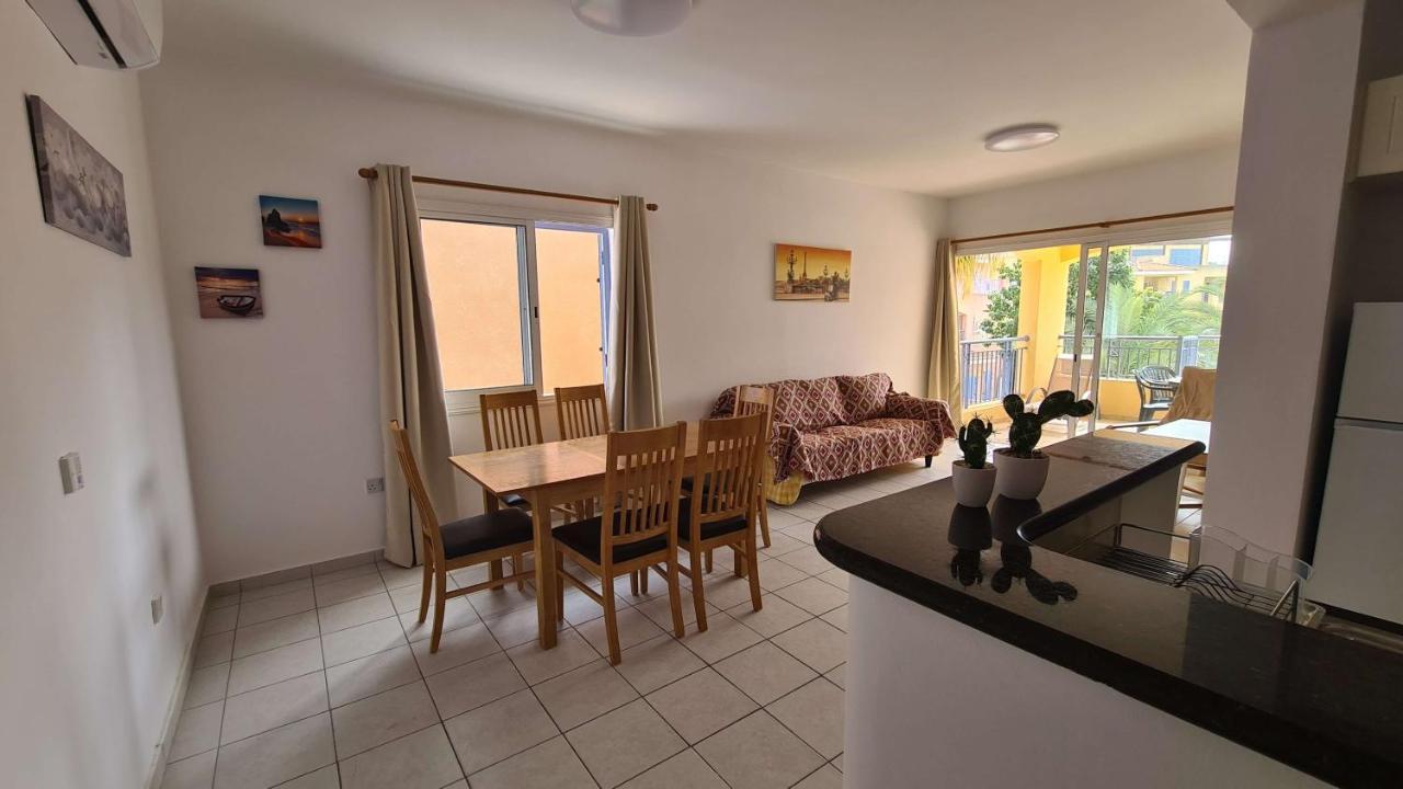 Sunny Limnaria Gardens 2 Bedroom Apartment Paphos Buitenkant foto