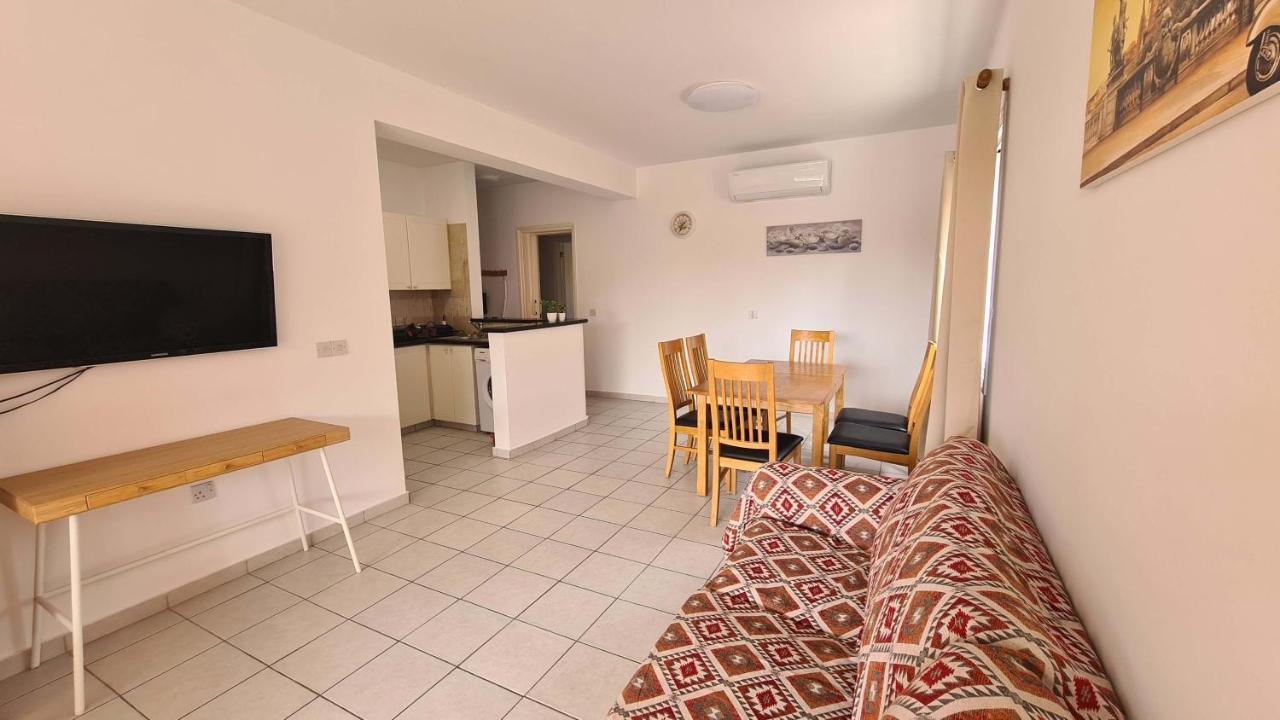 Sunny Limnaria Gardens 2 Bedroom Apartment Paphos Buitenkant foto