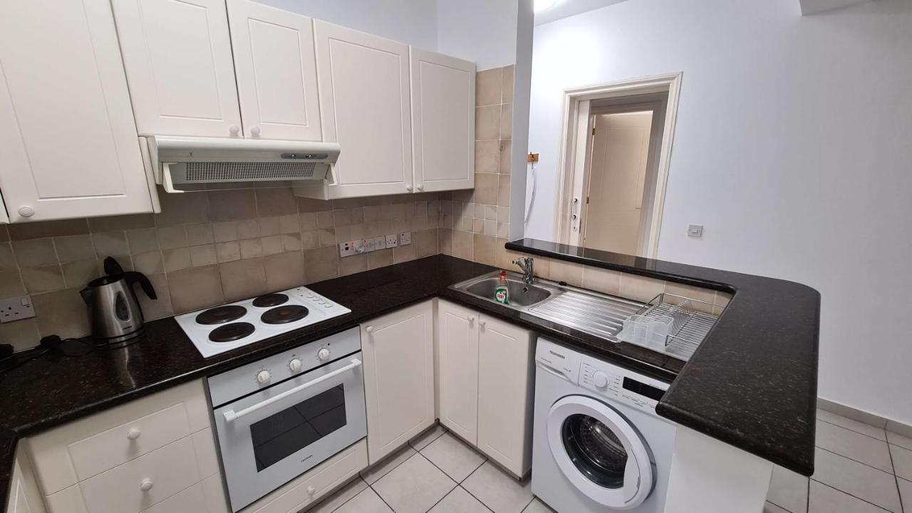 Sunny Limnaria Gardens 2 Bedroom Apartment Paphos Buitenkant foto