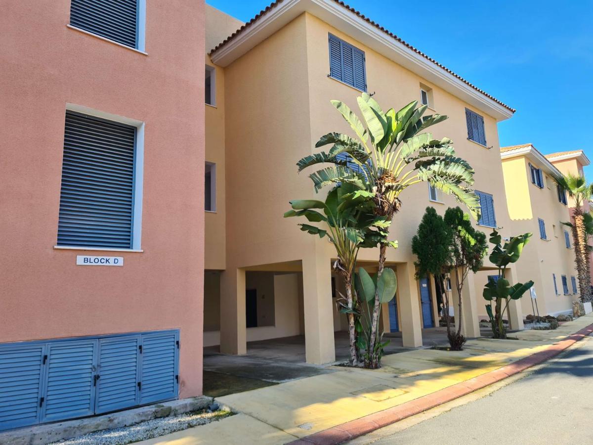 Sunny Limnaria Gardens 2 Bedroom Apartment Paphos Buitenkant foto