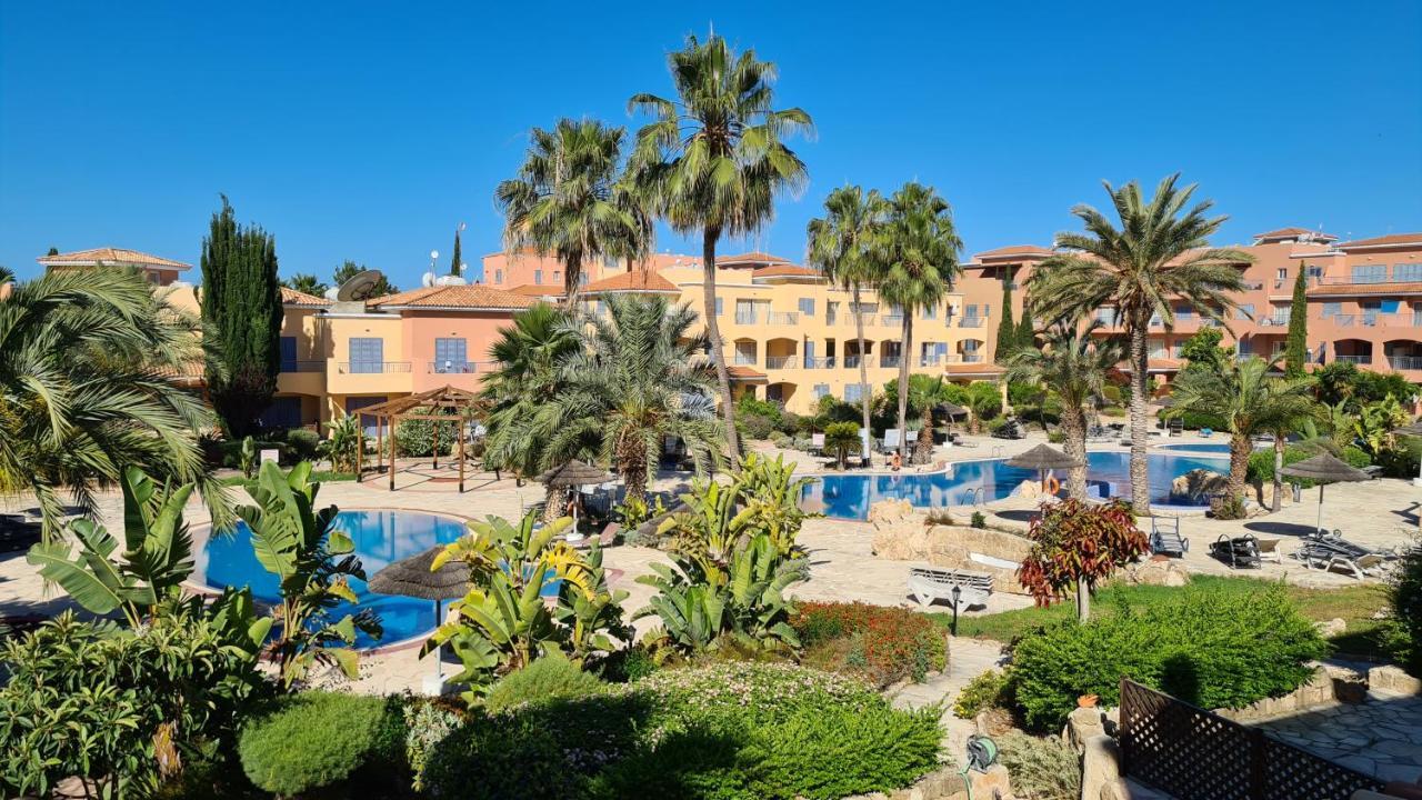 Sunny Limnaria Gardens 2 Bedroom Apartment Paphos Buitenkant foto